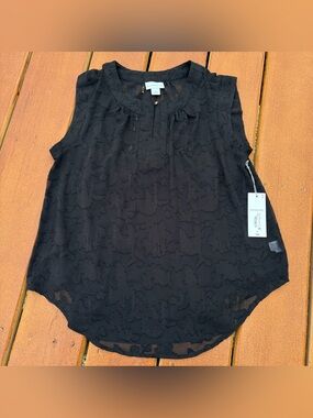 Liz Claiborne Black Sleeveless Lace-Textured Top
